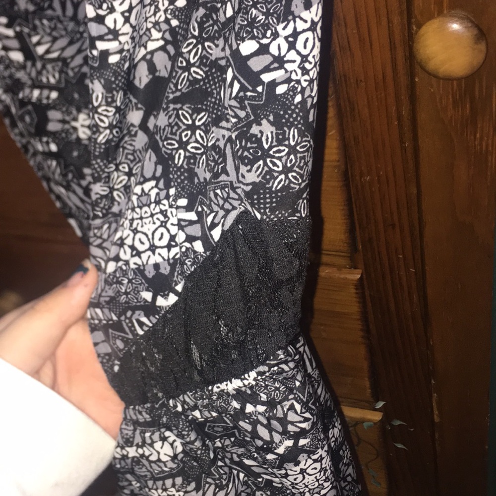 SILK ROMPER WITH LACE DETAILING - Picture 3 of 4